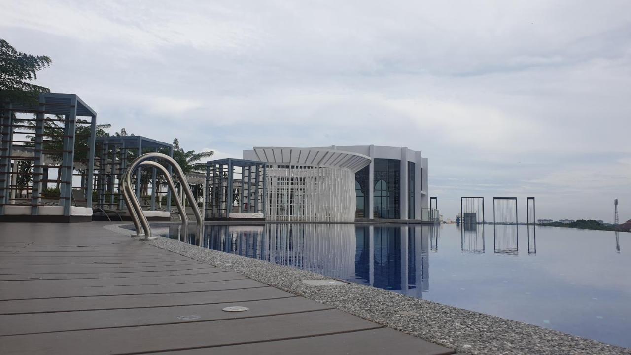 Prestige Troika Luxury Stay Kota Bharu Exterior foto